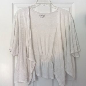 🤩1X Short-Sleeved White Shawl Style Top🤩